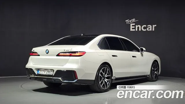 BMW 7 Series — Фото автомобиля 2