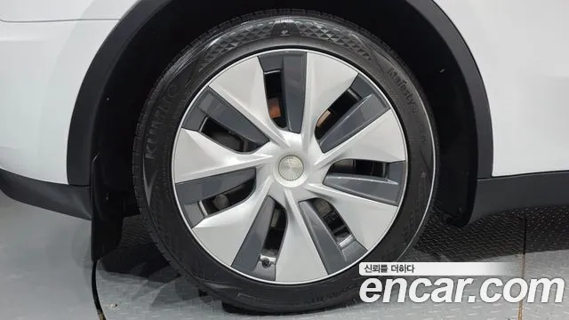 Tesla Model Y — Фото автомобиля 5