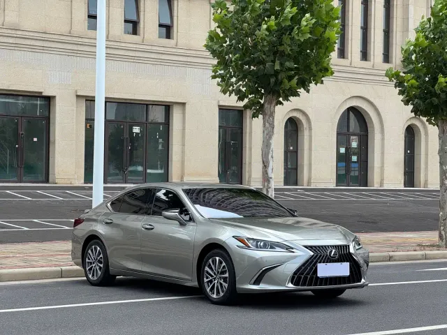 Lexus ES — Фото автомобиля 3