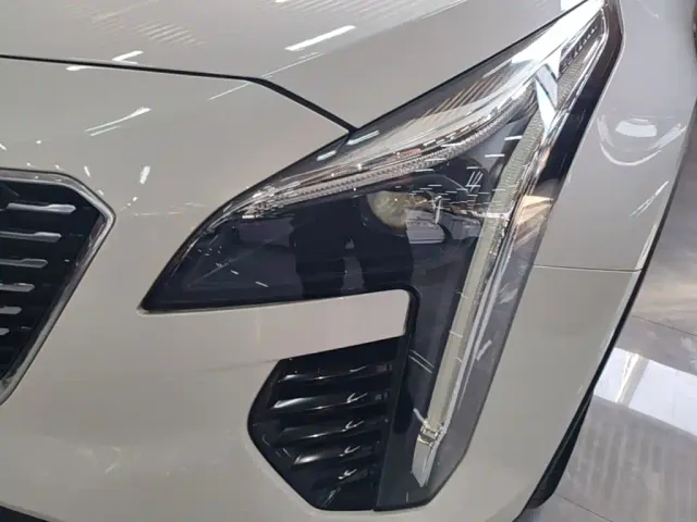 Cadillac XT4 — Фото автомобиля 23