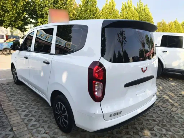 Wuling Hongguang — Фото автомобиля 4