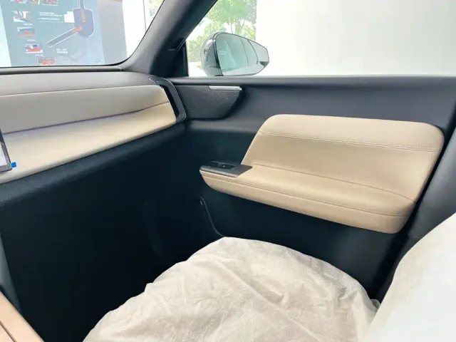 Volvo XC70 Plug-in Hybrid — Фото автомобиля 14