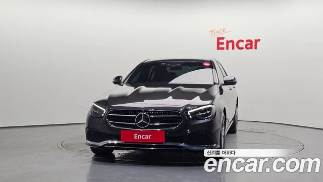 Mercedes-Benz E-Class — Фото автомобиля 3