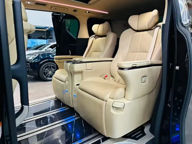 Toyota Alphard — Фото автомобиля 8