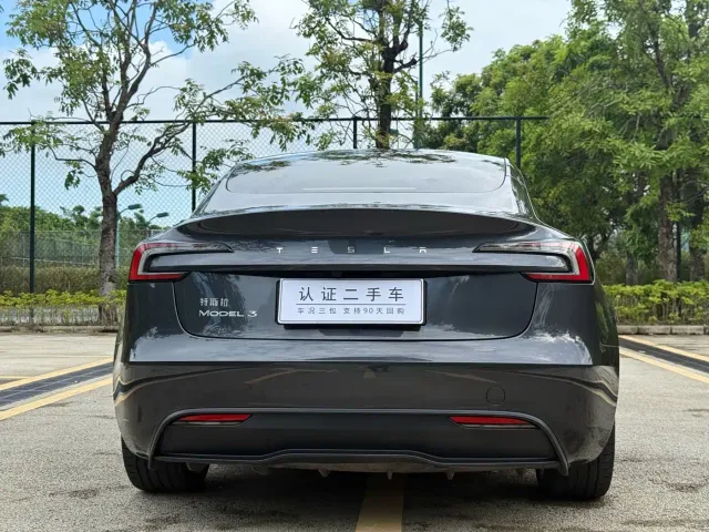 Tesla Model 3 — Фото автомобиля 10