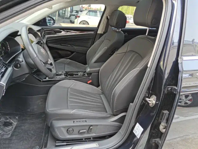 Volkswagen Passat — Фото автомобиля 14