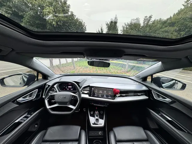 Audi Q4 e-tron — Фото автомобиля 6