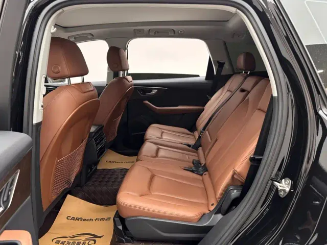 Audi Q7 — Фото автомобиля 9