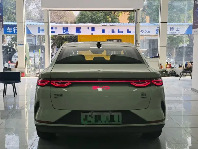 BYD Qin L — Фото автомобиля 6