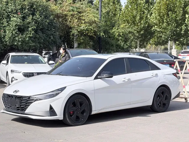 Фотография автомобиля — Hyundai Elantra