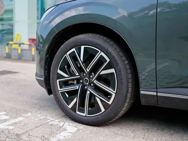 Volvo XC70 Plug-in Hybrid — Фото автомобиля 14