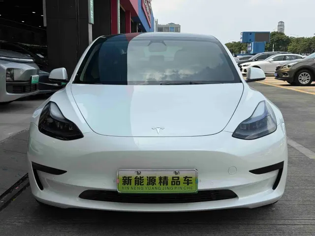 Tesla Model 3 — Фото автомобиля 2