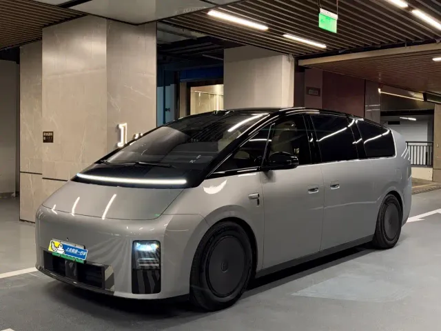 Фотография автомобиля — Li Auto MEGA
