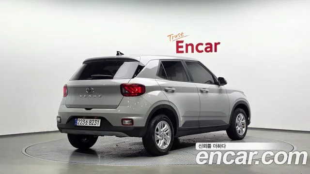 Hyundai Venue — Фото автомобиля 2