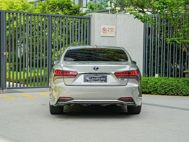 Lexus LS — Фото автомобиля 5