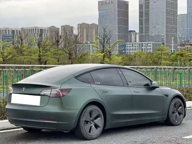 Tesla Model 3 — Фото автомобиля 8