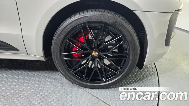 Porsche Macan — Фото автомобиля 5