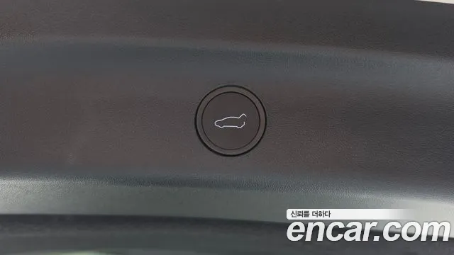 Tesla Model Y — Фото автомобиля 16