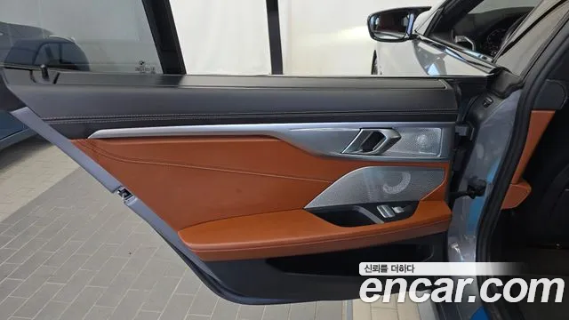 BMW 8 Series G15 — Фото автомобиля 14