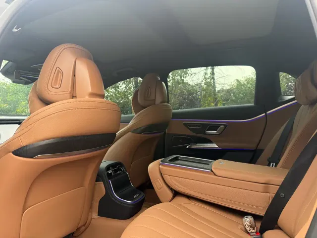 Mercedes-Benz E-Class — Фото автомобиля 7