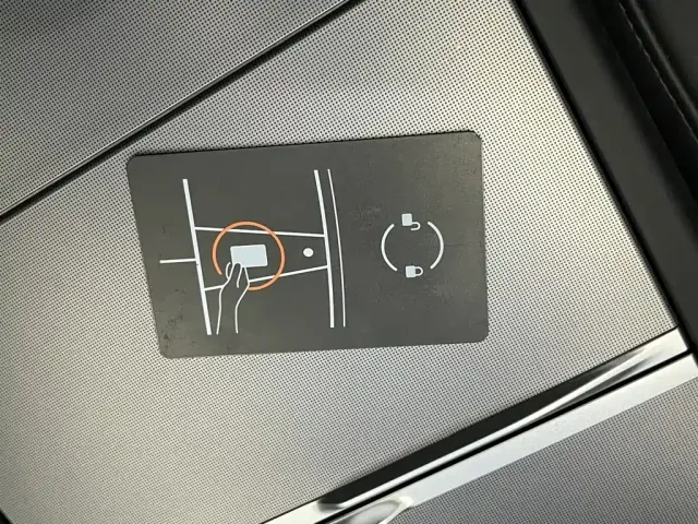 Tesla Model 3 — Фото автомобиля 29