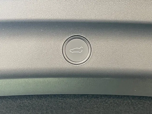 Tesla Model Y — Фото автомобиля 15