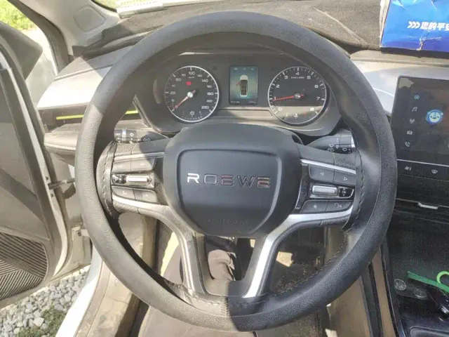 Roewe i5 — Фото автомобиля 15
