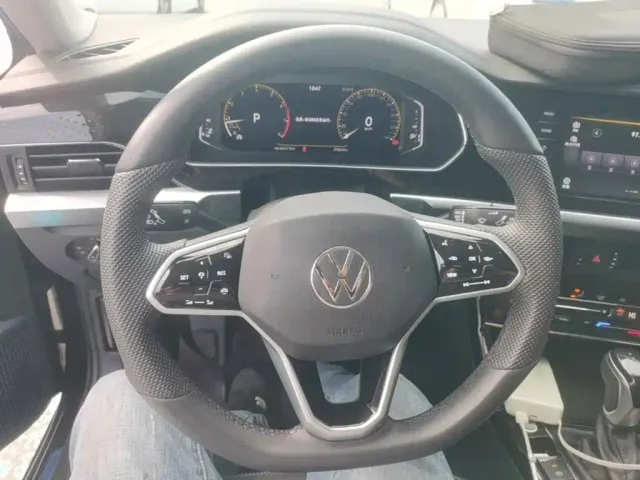 Volkswagen Passat — Фото автомобиля 10