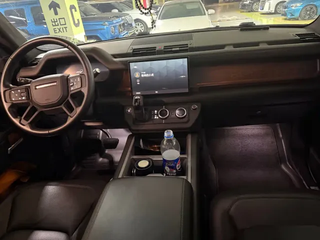Land Rover Land Rover Defender 2025 110 3.0T P400 -Dynamic HSE — Фото автомобиля 7