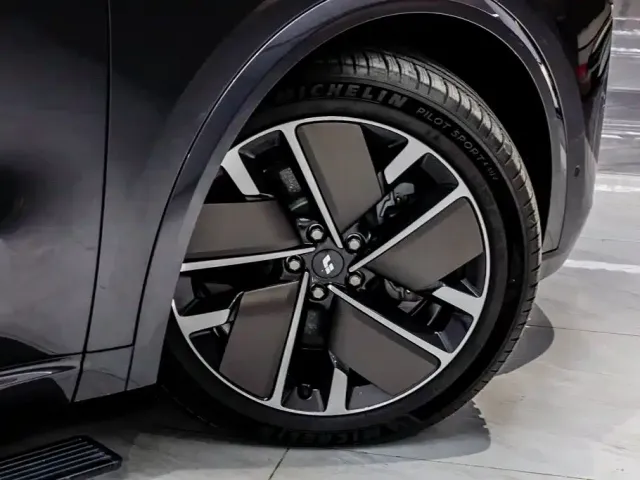 Li Auto Li Xiang L9 2025 Ultra Smart Renewal Edition — Фото автомобиля 8