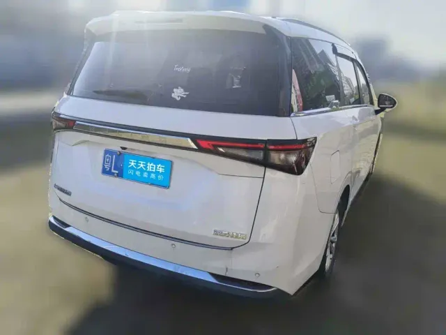 Wuling Jiachen — Фото автомобиля 2
