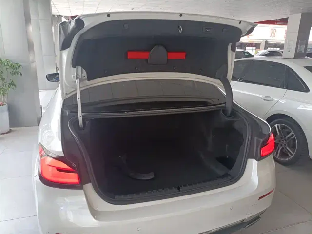 BMW 5 Series — Фото автомобиля 14