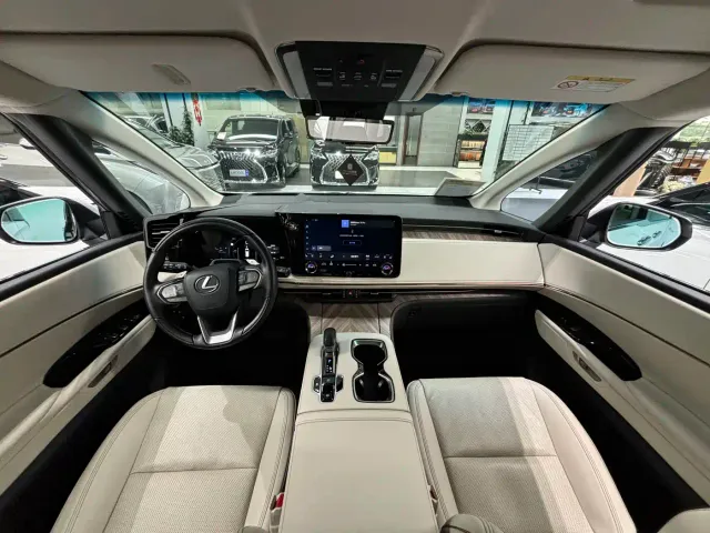 Lexus LM — Фото автомобиля 14