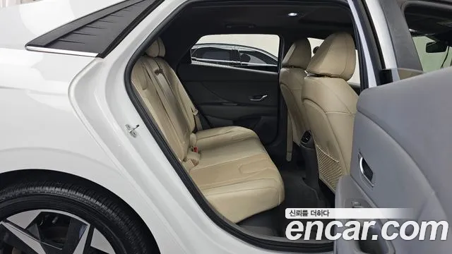 Hyundai AVANTE Inspiration — Фото автомобиля 12