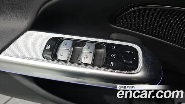 Mercedes-Benz E-Class — Фото автомобиля 24