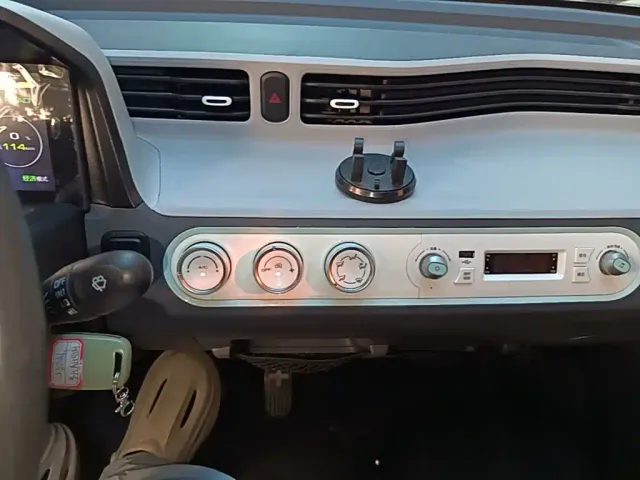 Wuling Hongguang Mini EV — Фото автомобиля 12