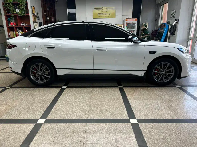 BYD Qin L — Фото автомобиля 10