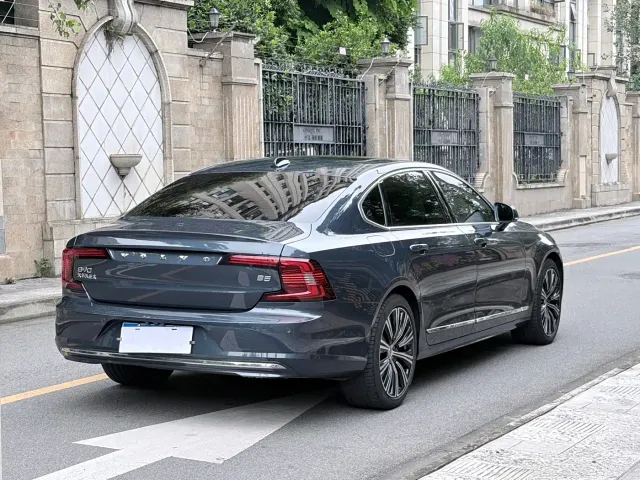 Volvo S90 — Фото автомобиля 6