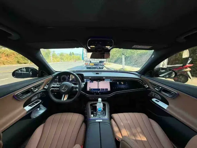 Mercedes-Benz E-Class — Фото автомобиля 3