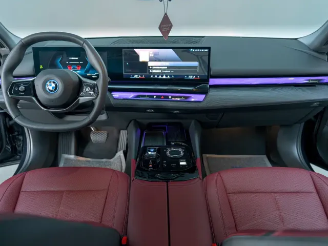 BMW i5 — Фото автомобиля 10
