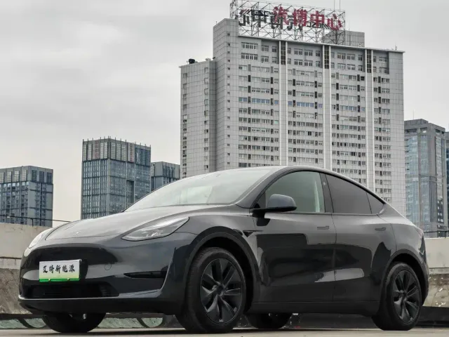 Фотография автомобиля — Tesla Model Y