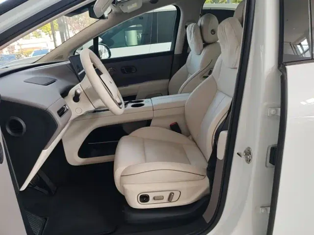 Li Auto i8 — Фото автомобиля 14