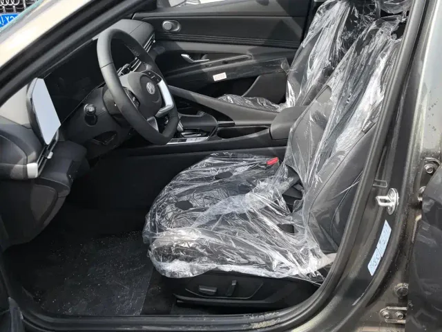 Hyundai Elantra — Фото автомобиля 16
