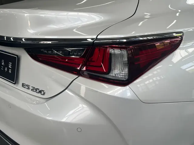 Lexus ES — Фото автомобиля 12