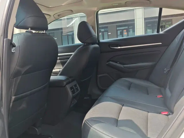 Nissan Teana — Фото автомобиля 6