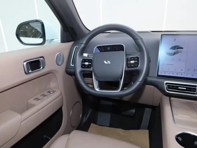 Li Auto L7 — Фото автомобиля 30