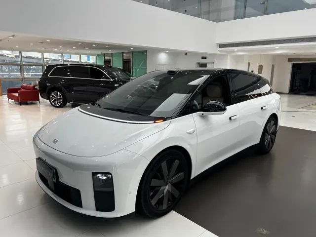 Li Auto i6 — Фото автомобиля 4