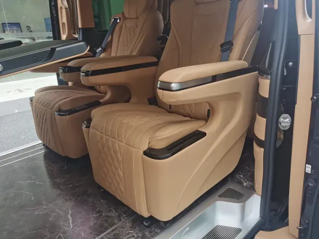 Mercedes-Benz V-Class — Фото автомобиля 16
