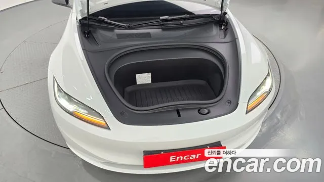 Tesla Model 3 — Фото автомобиля 9