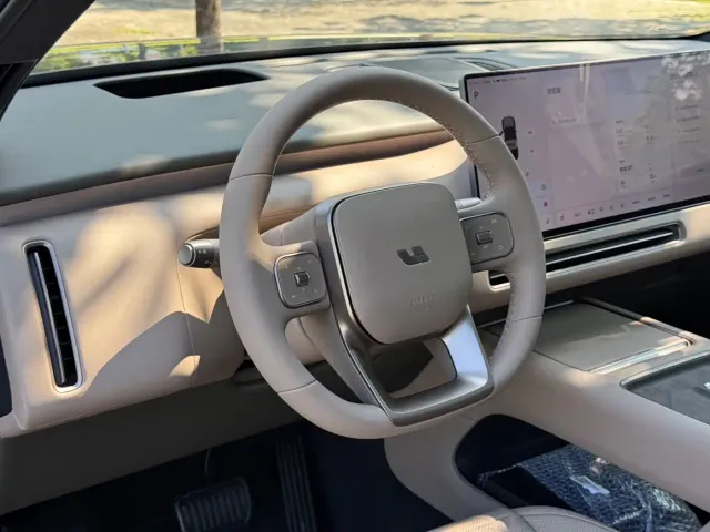 Li Auto L8 — Фото автомобиля 7